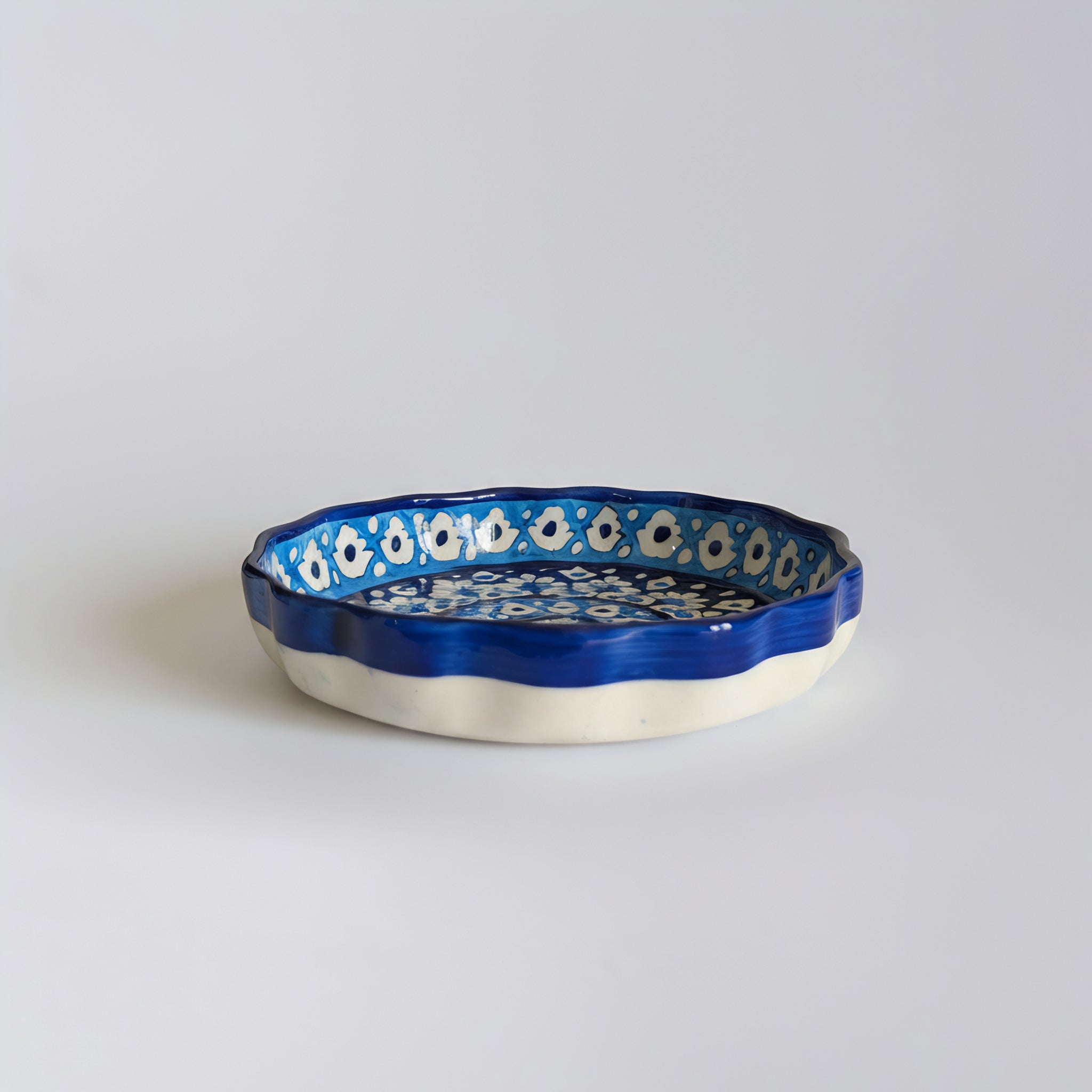 Multani Blue Pottery Apple Pie Dish – Handcrafted 8-Inch Floral Pattern with Wavy Edges