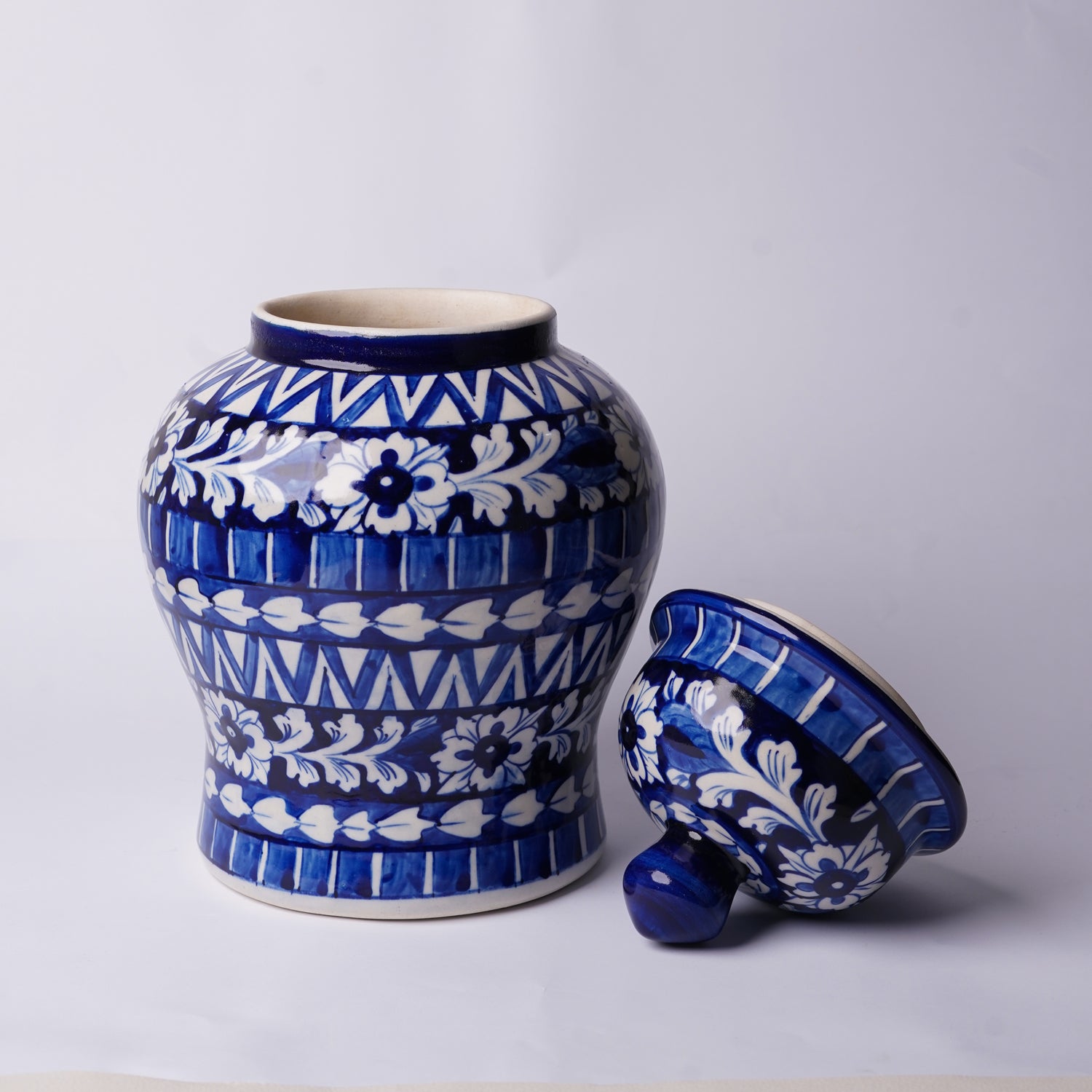 Lidded Chinese Jar – Classic Floral Bands