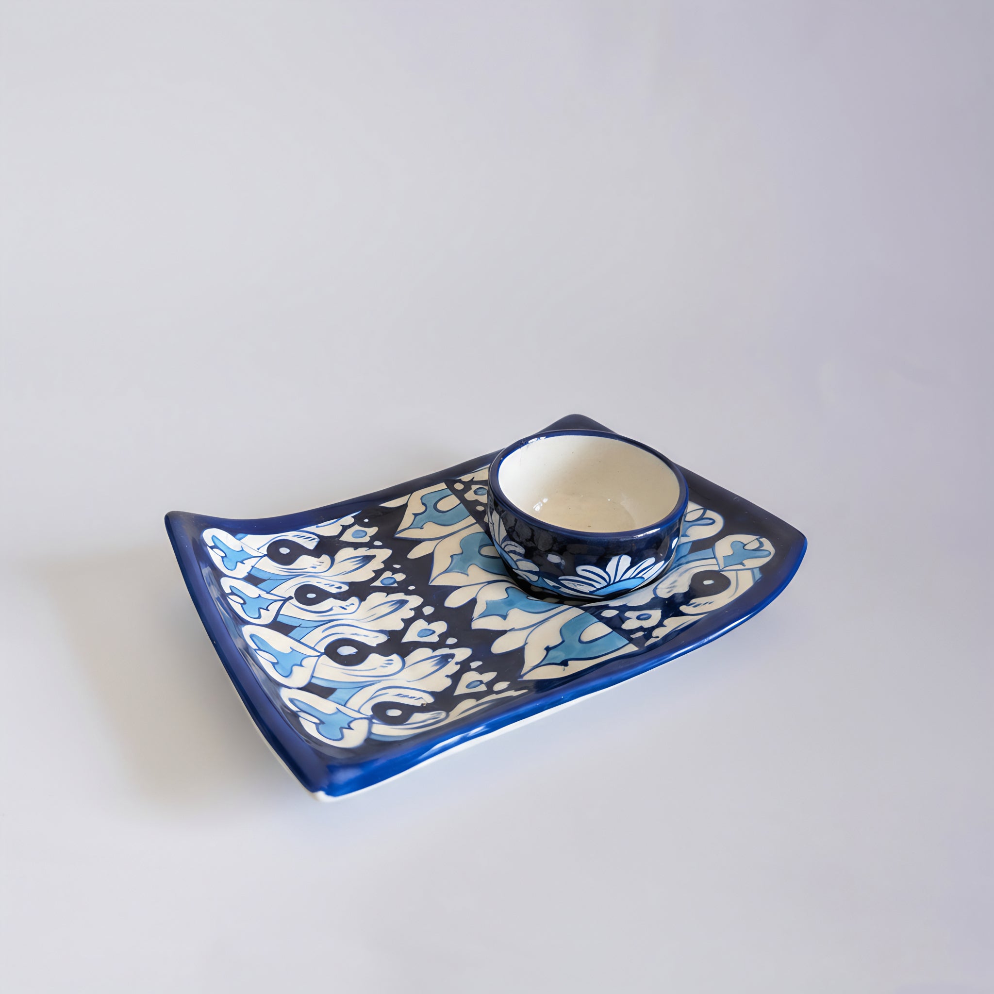 Blue Pottery Wavy Serving Tray — 7″ × 5″ Multani Ceramic (Bold Navy Vine Motif)