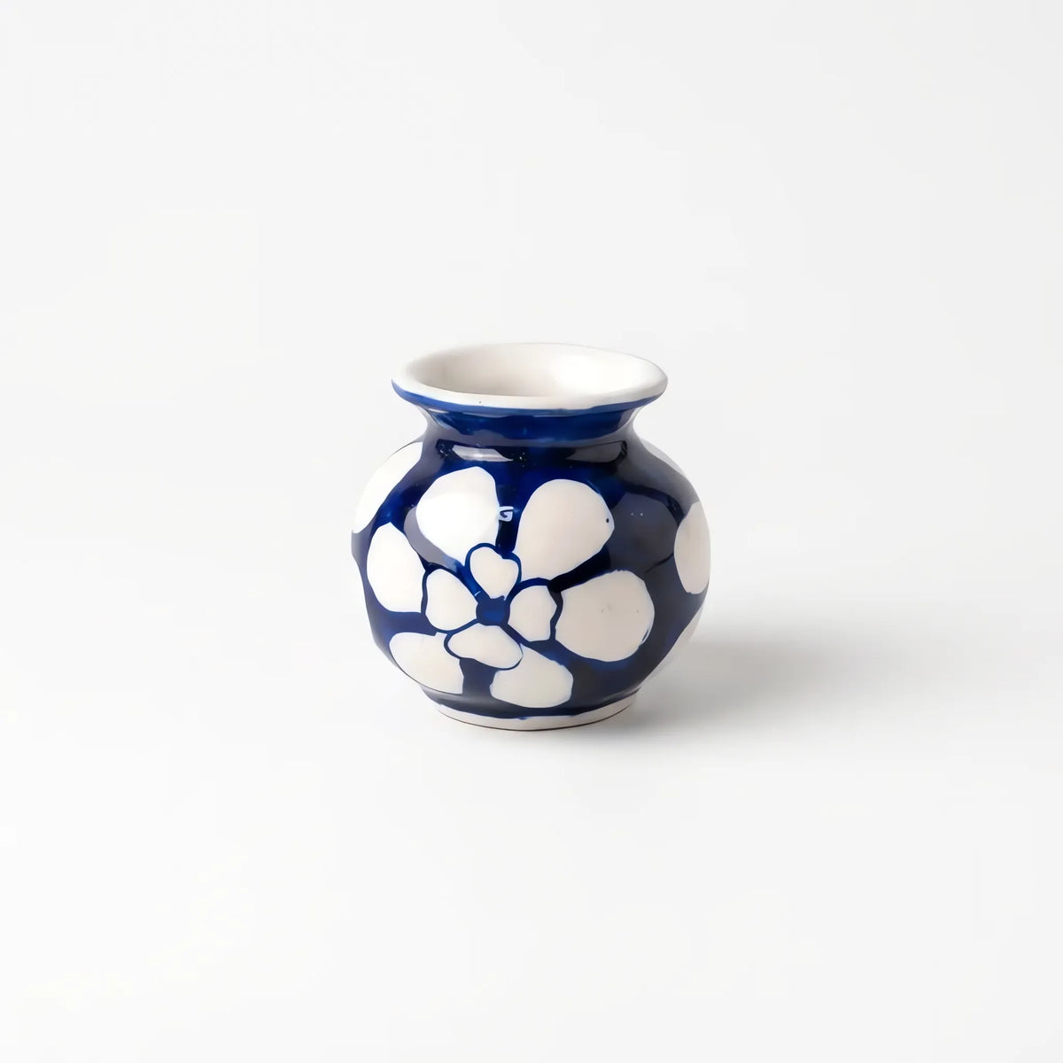3 inch blue pottery garwi with big white flowers on cobalt