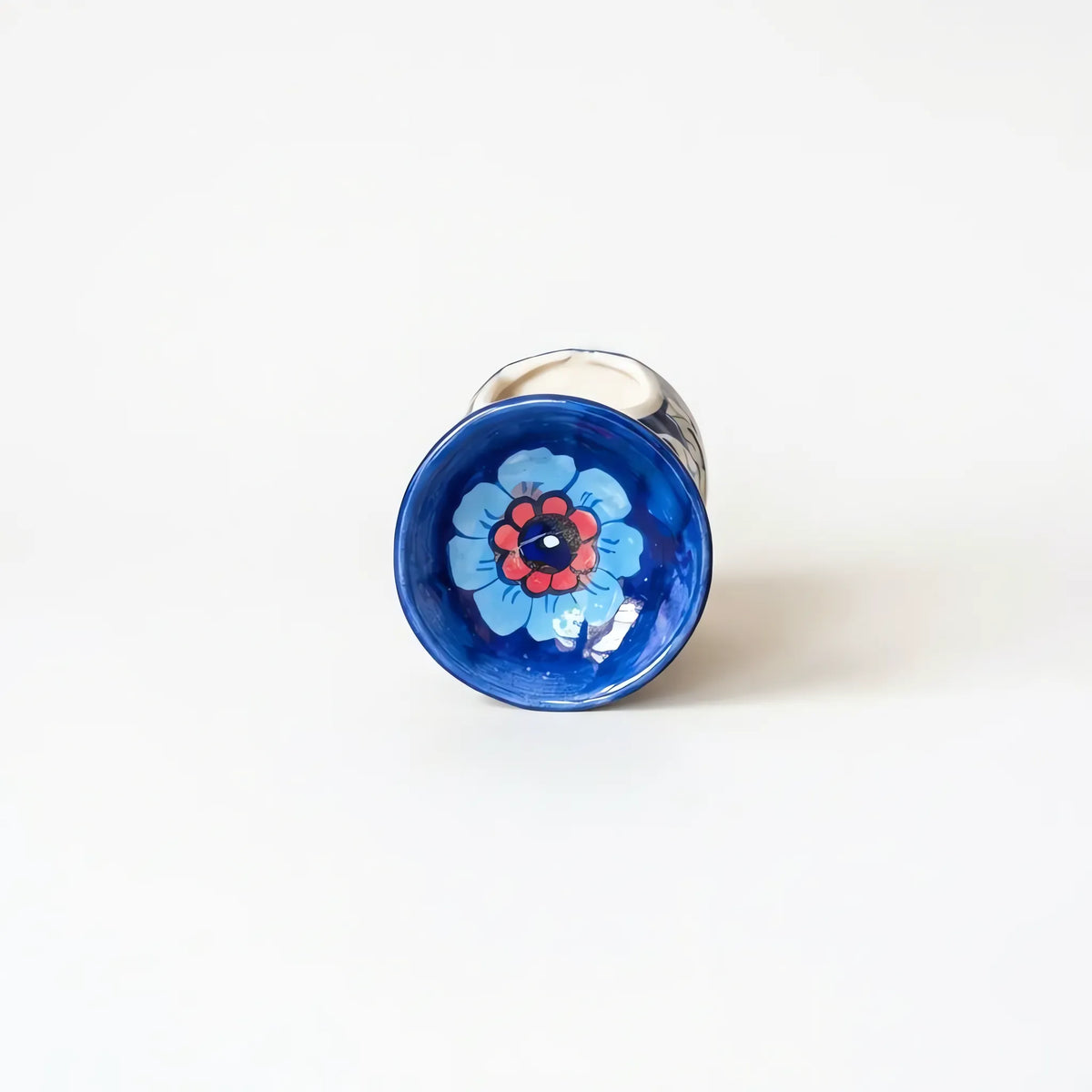 Top dish of the oil burner with a sky-blue flower and red centre