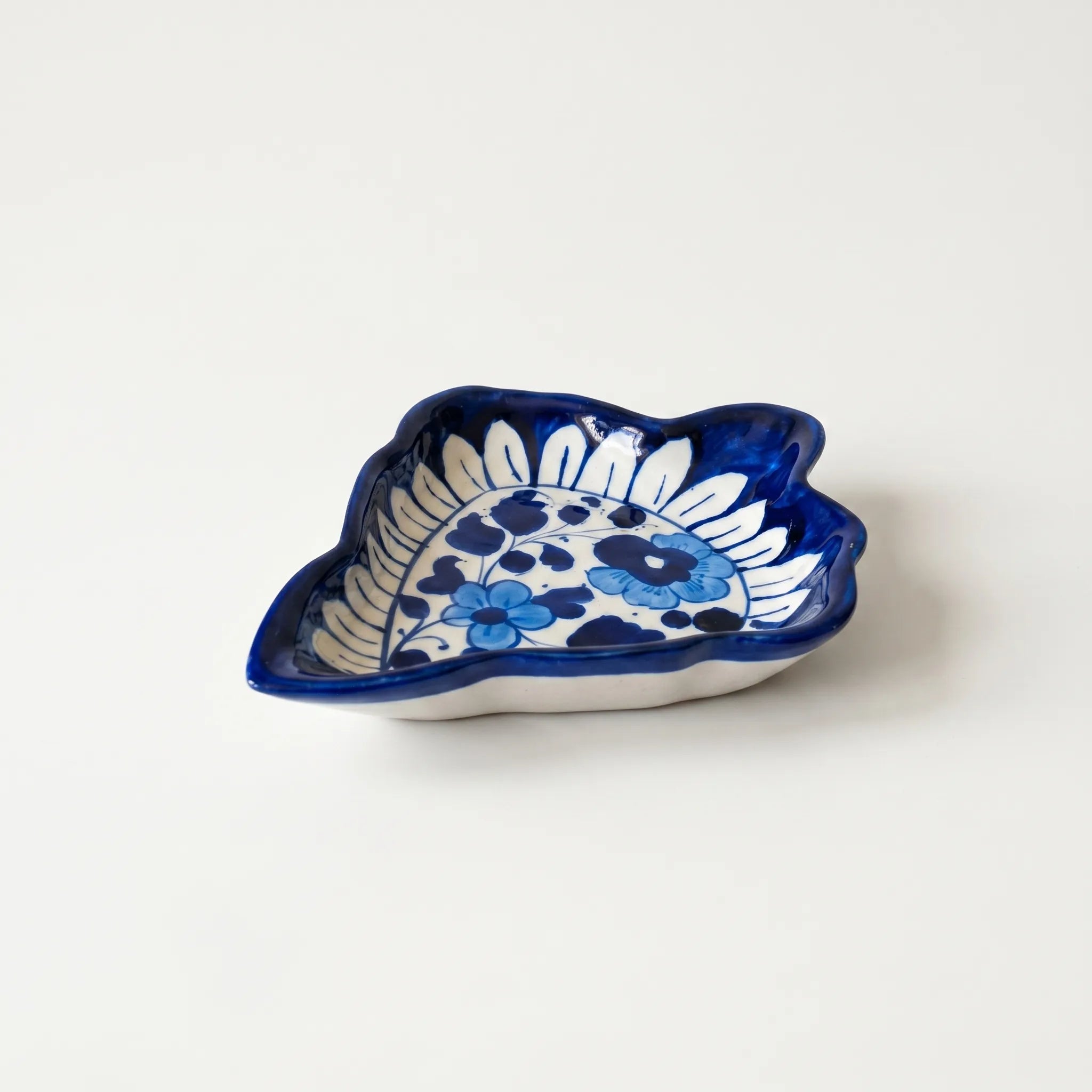 Multani Blue Pottery Decorative Serving Dish – Handcrafted Ceramic Snack & Trinket Dish (7 x 6 Inch, 1 Inch Deep)
