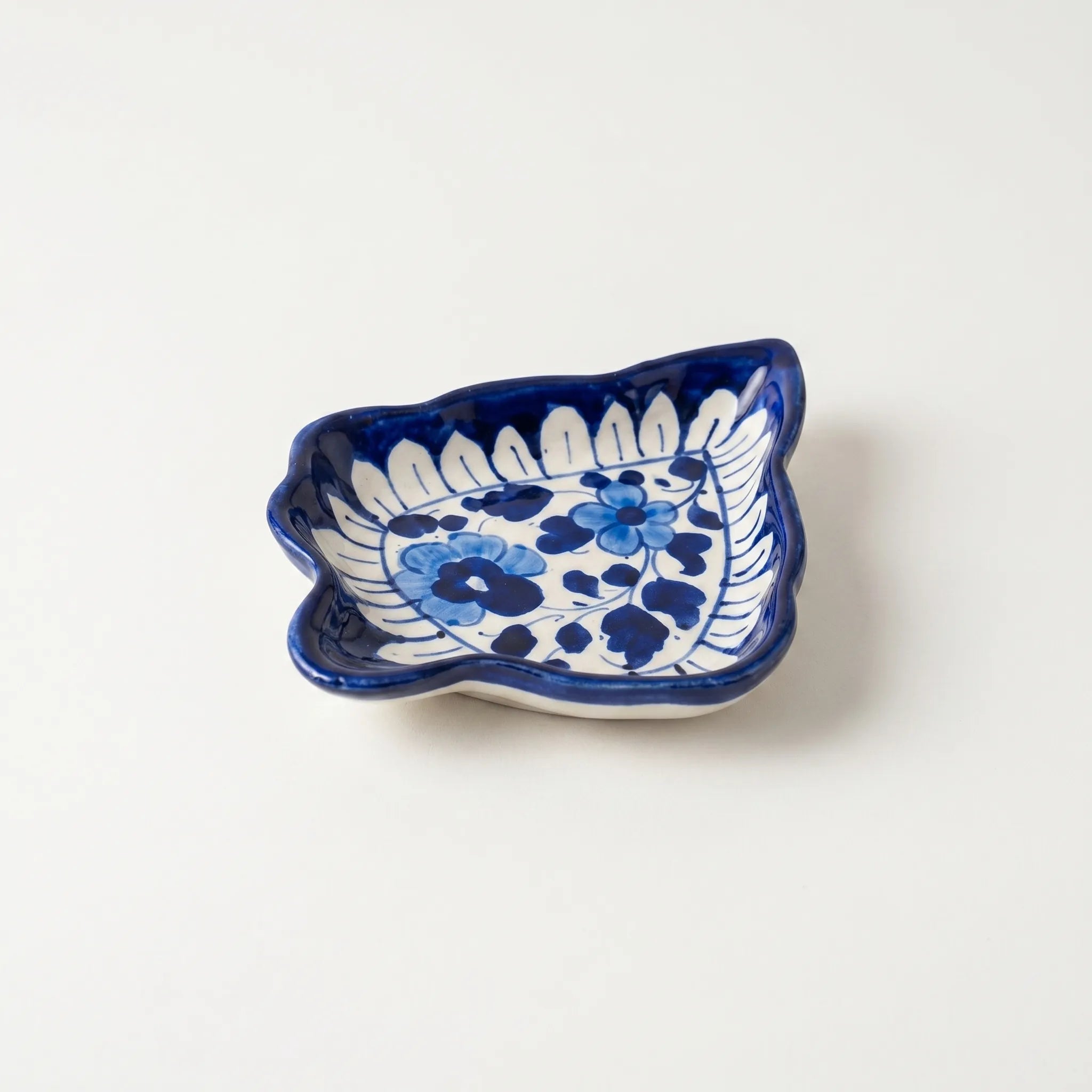 Multani Blue Pottery Decorative Serving Dish – Handcrafted Ceramic Snack & Trinket Dish (7 x 6 Inch, 1 Inch Deep)