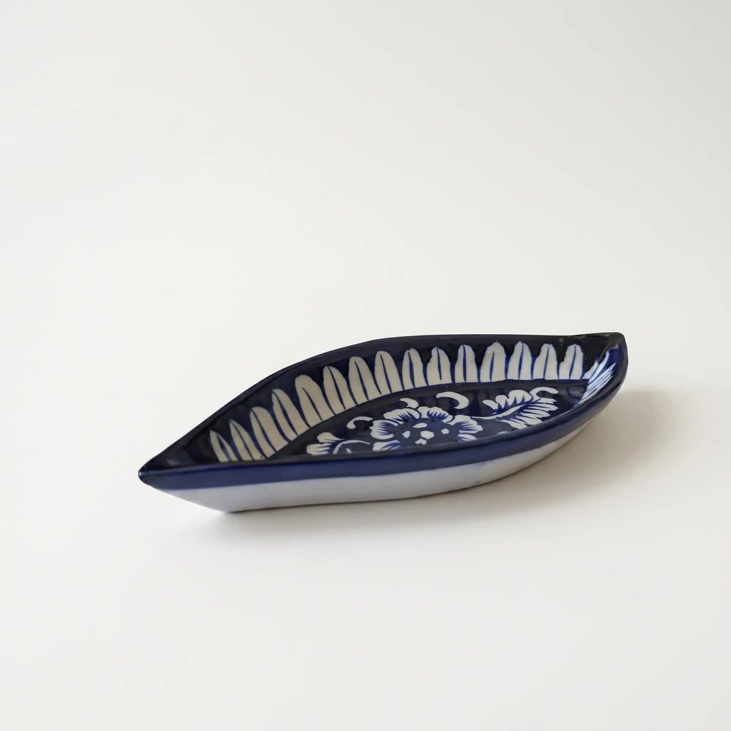 Multani Blue Pottery Boat Shaped Serving Dish – Hand-Painted Monochrome Floral Ceramic Dish (9 Inch)