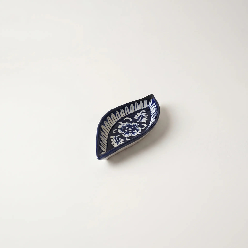 Multani Blue Pottery Boat Shaped Serving Dish – Hand-Painted Monochrome Floral Ceramic Dish (9 Inch)