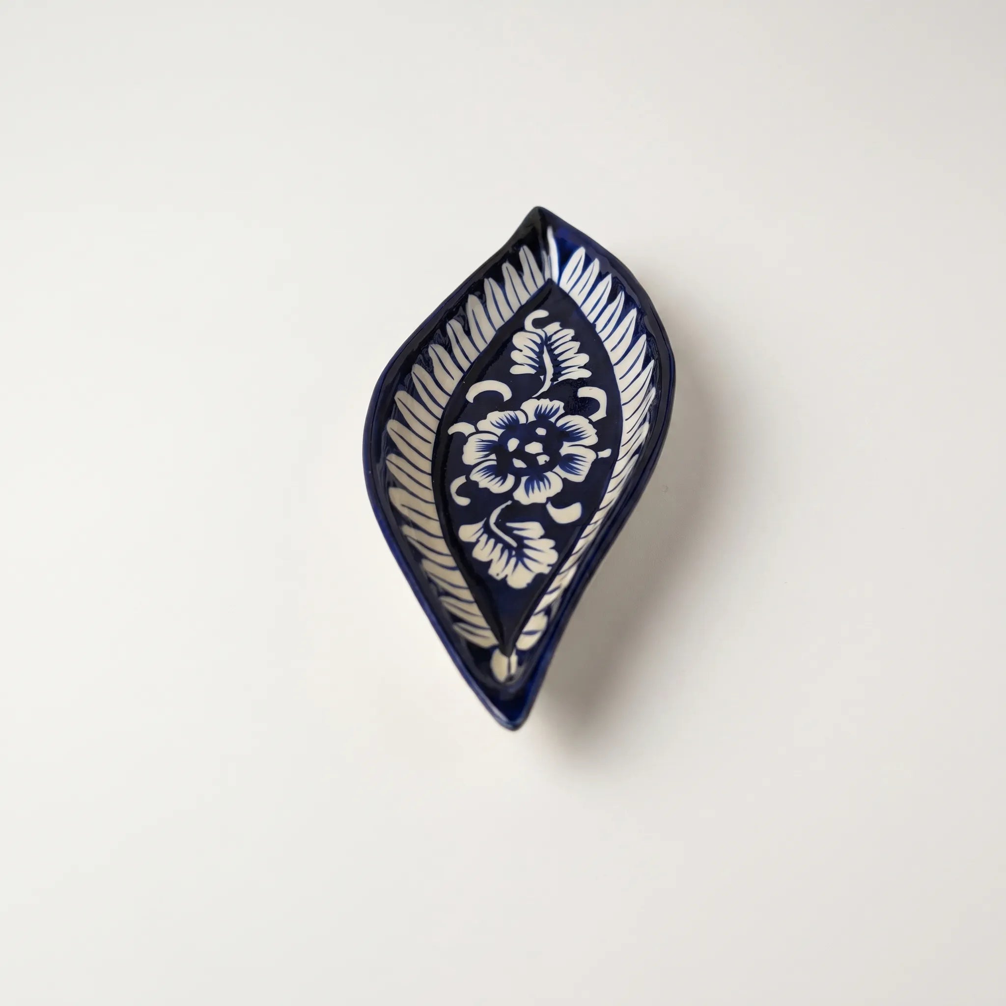 Multani Blue Pottery Boat Shaped Serving Dish – Hand-Painted Monochrome Floral Ceramic Dish (9 Inch)