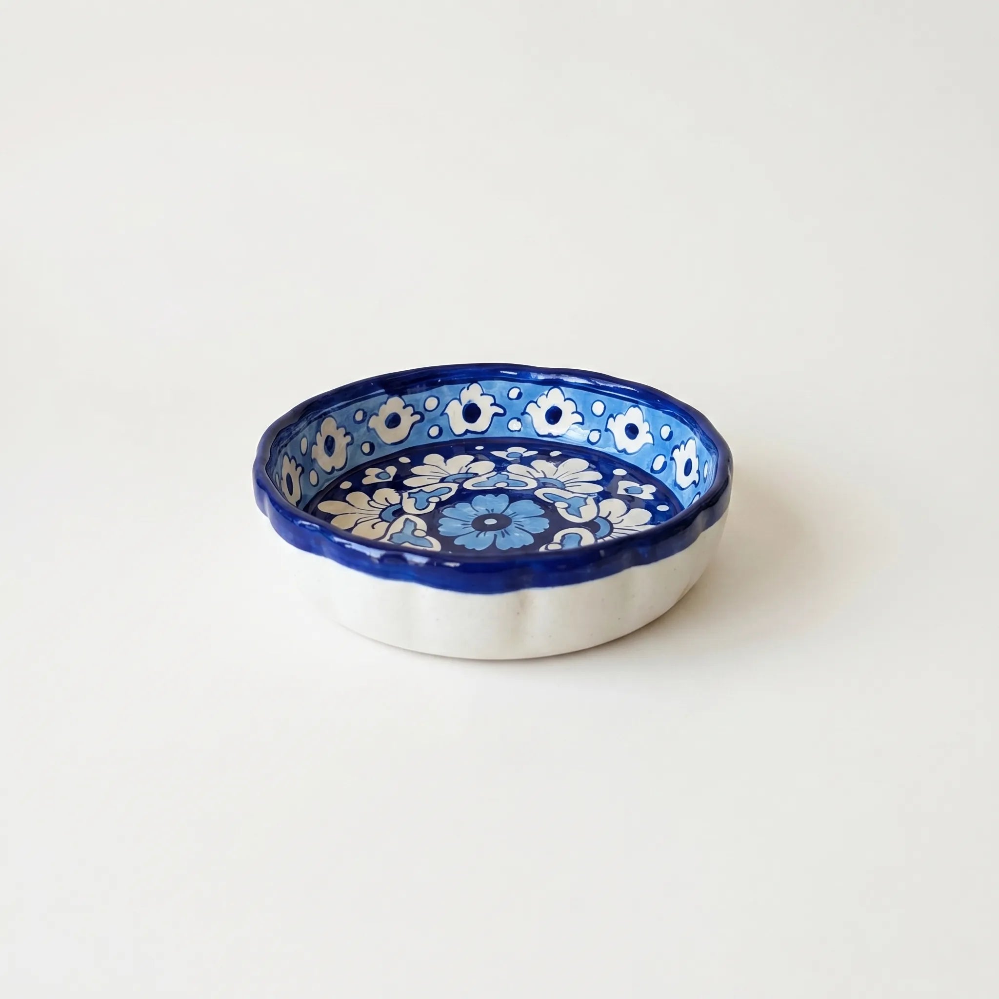 Multani Blue Pottery Apple Pie Dish – Handcrafted 8 Inch Ceramic Serving Dish with Symmetrical Floral Design (2 Inch Deep)